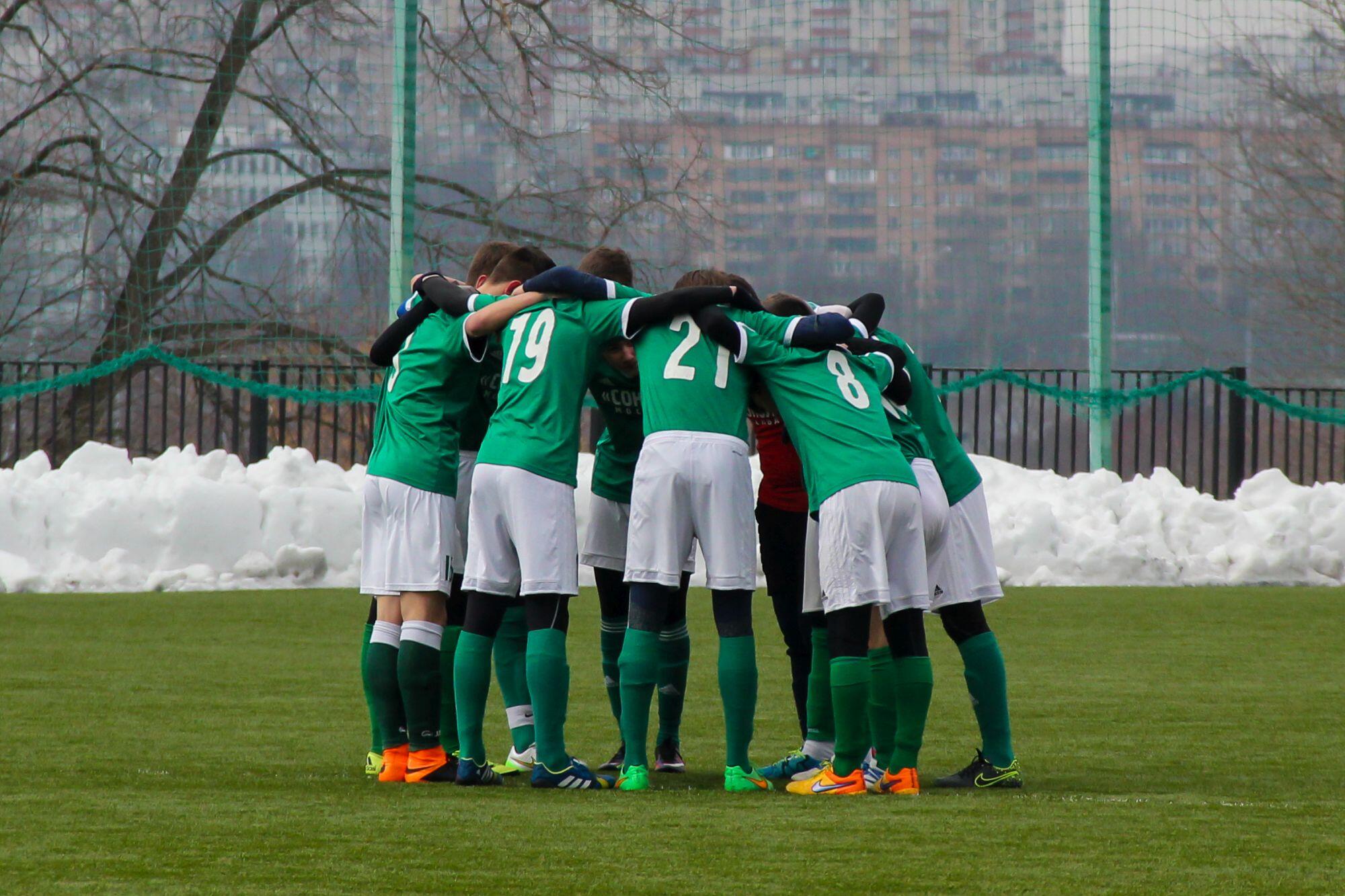Football game. Training matches junior teams and fÿØÿà